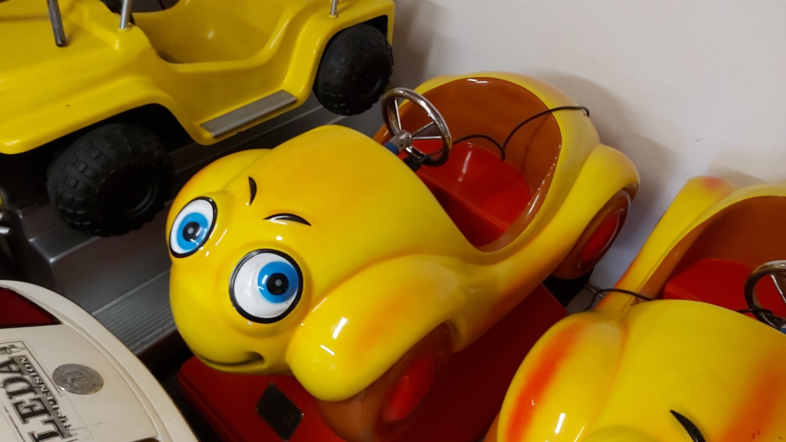 Kiddy Ride Auto gelb mit 1€ Einwurf