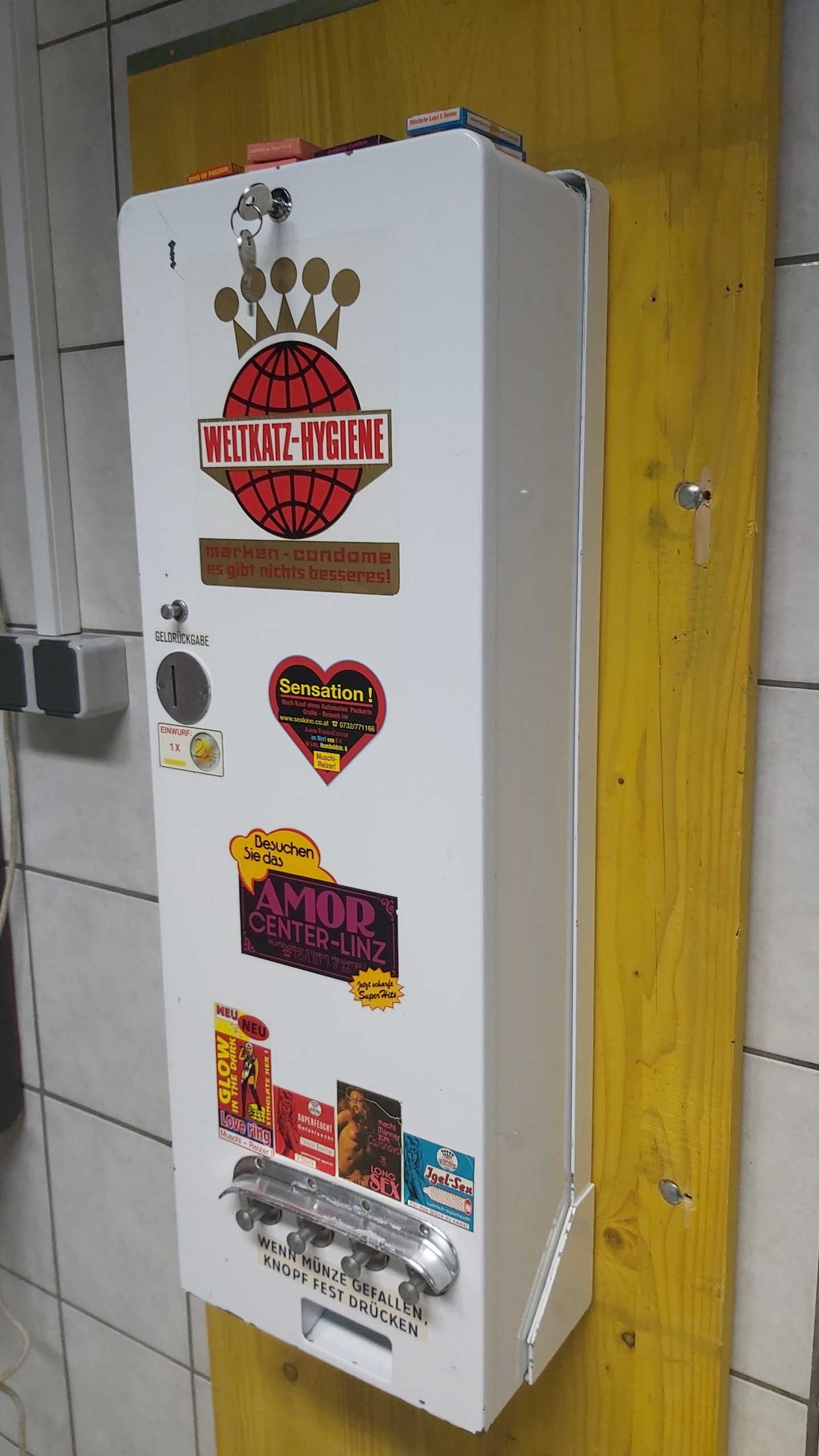 Kondomautomat „Weltkatz Hygiene“ 4 Schacht