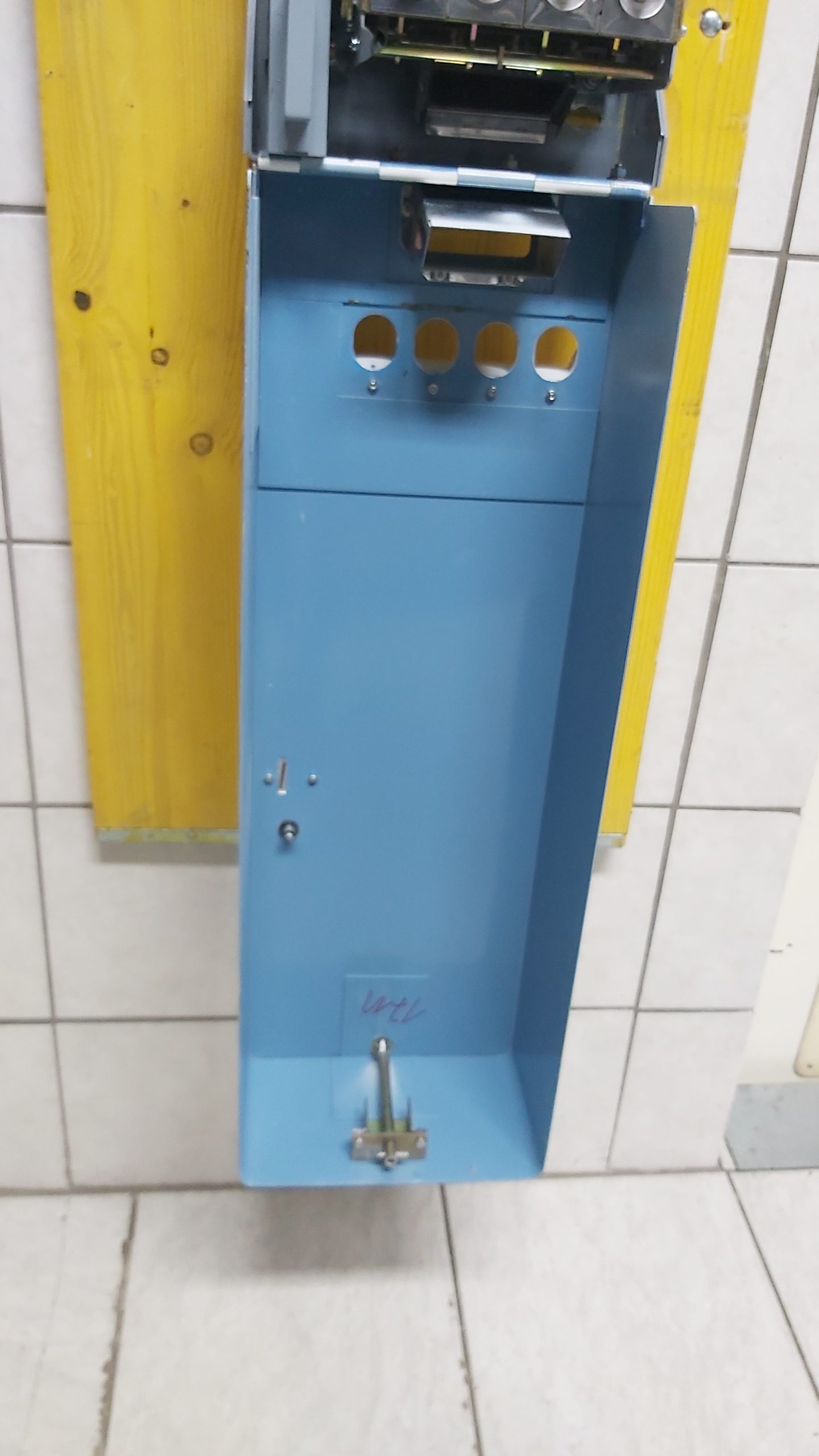 Kondomautomat „Liebespaar“ 4 Schacht