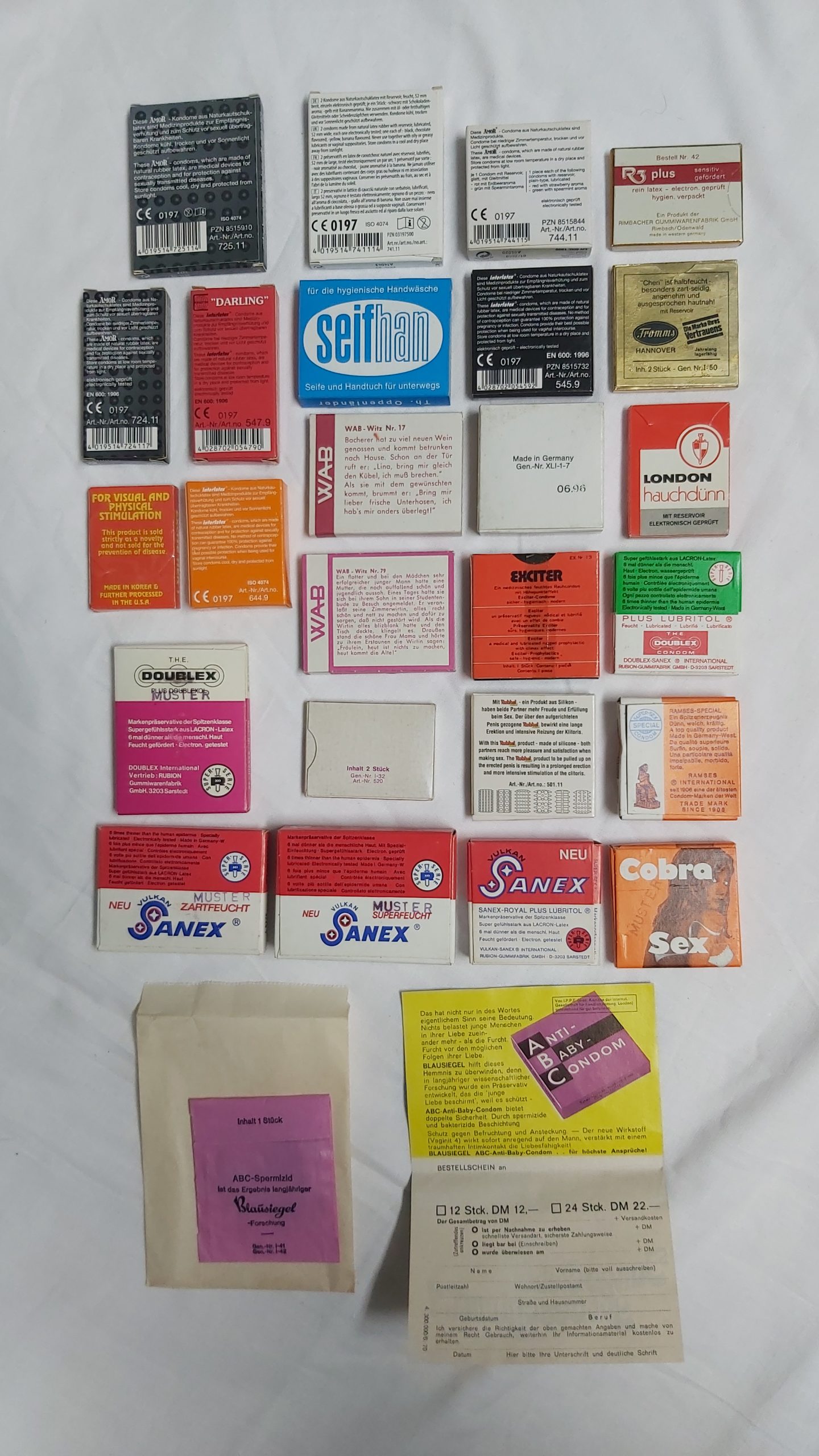 alte Kondome (Füllung) für Kondomautomaten, Warenautomaten