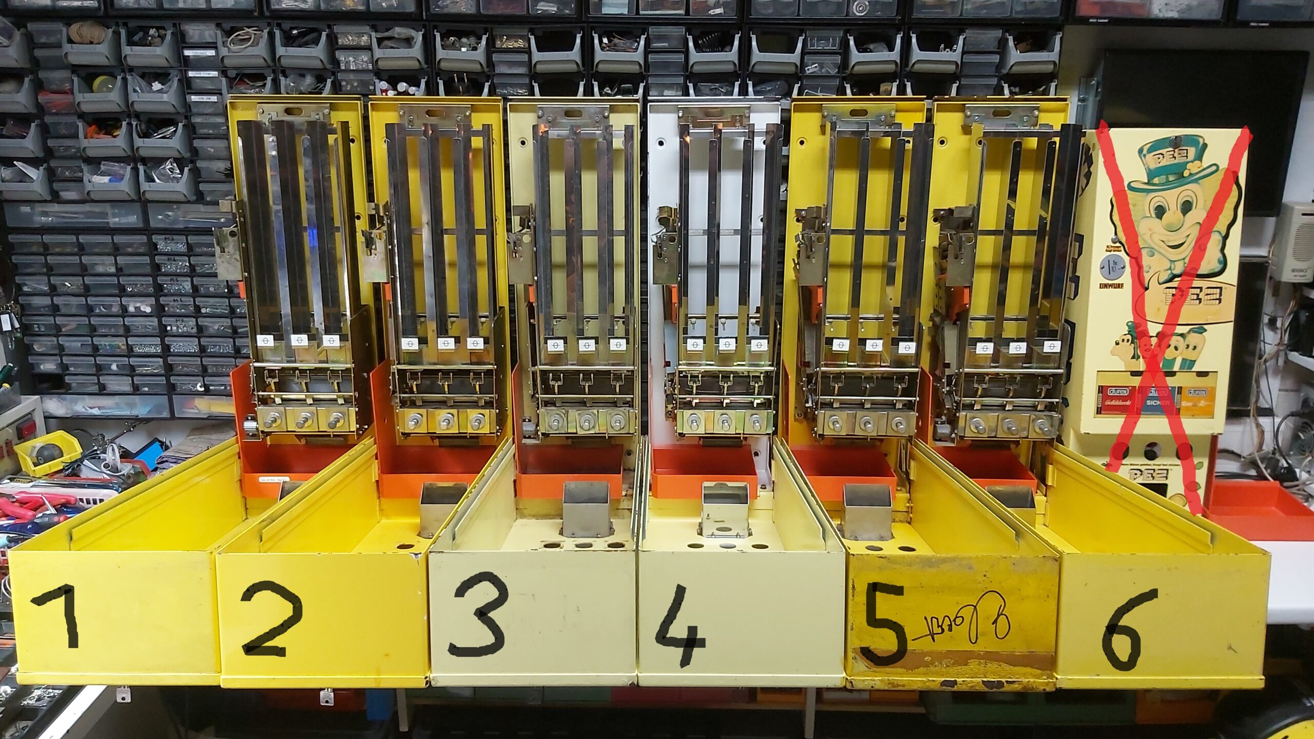 mehrere Warenautomaten PEZ Automat Clown Originalzustand